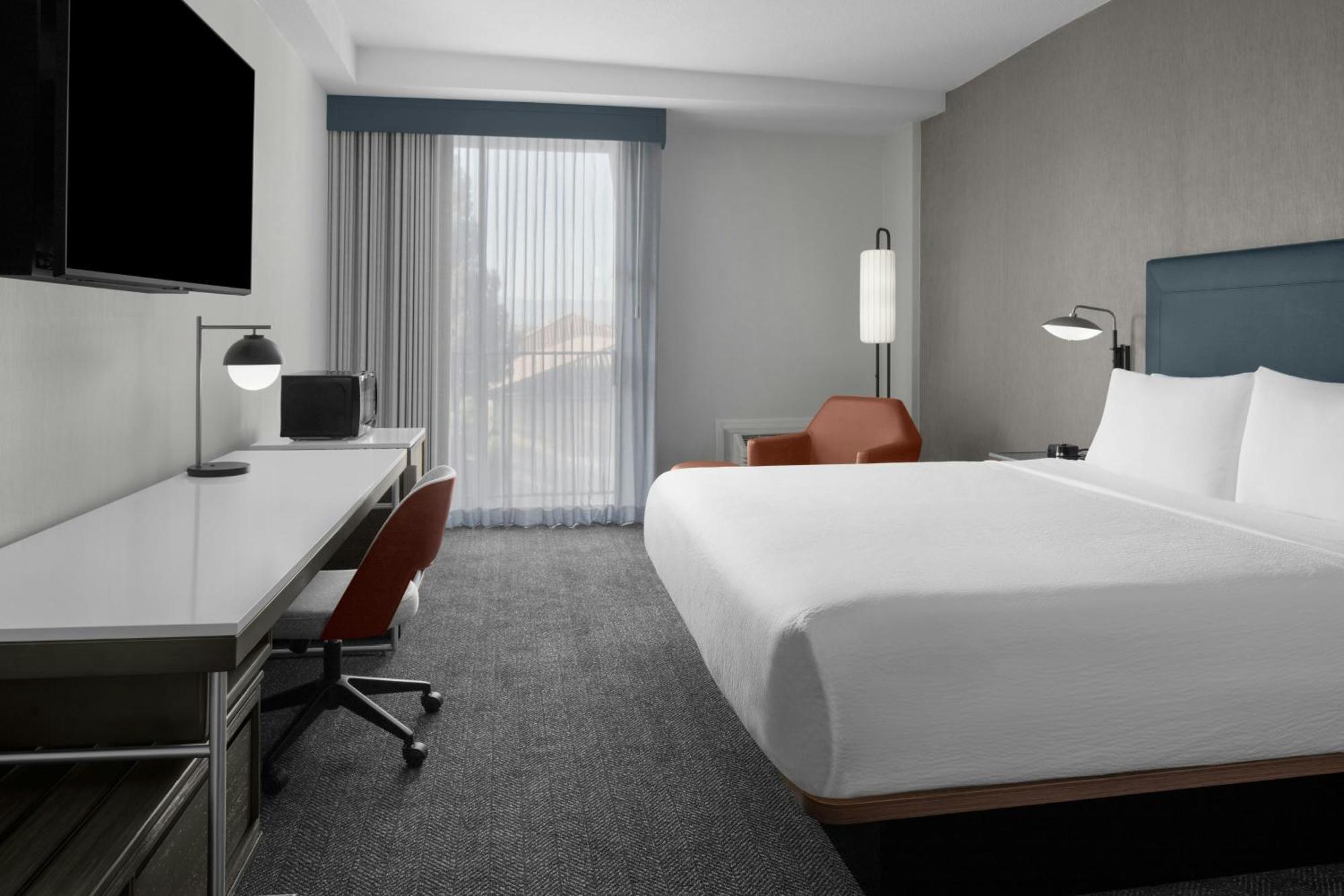 Courtyard San Jose Airport Hotel Exterior foto