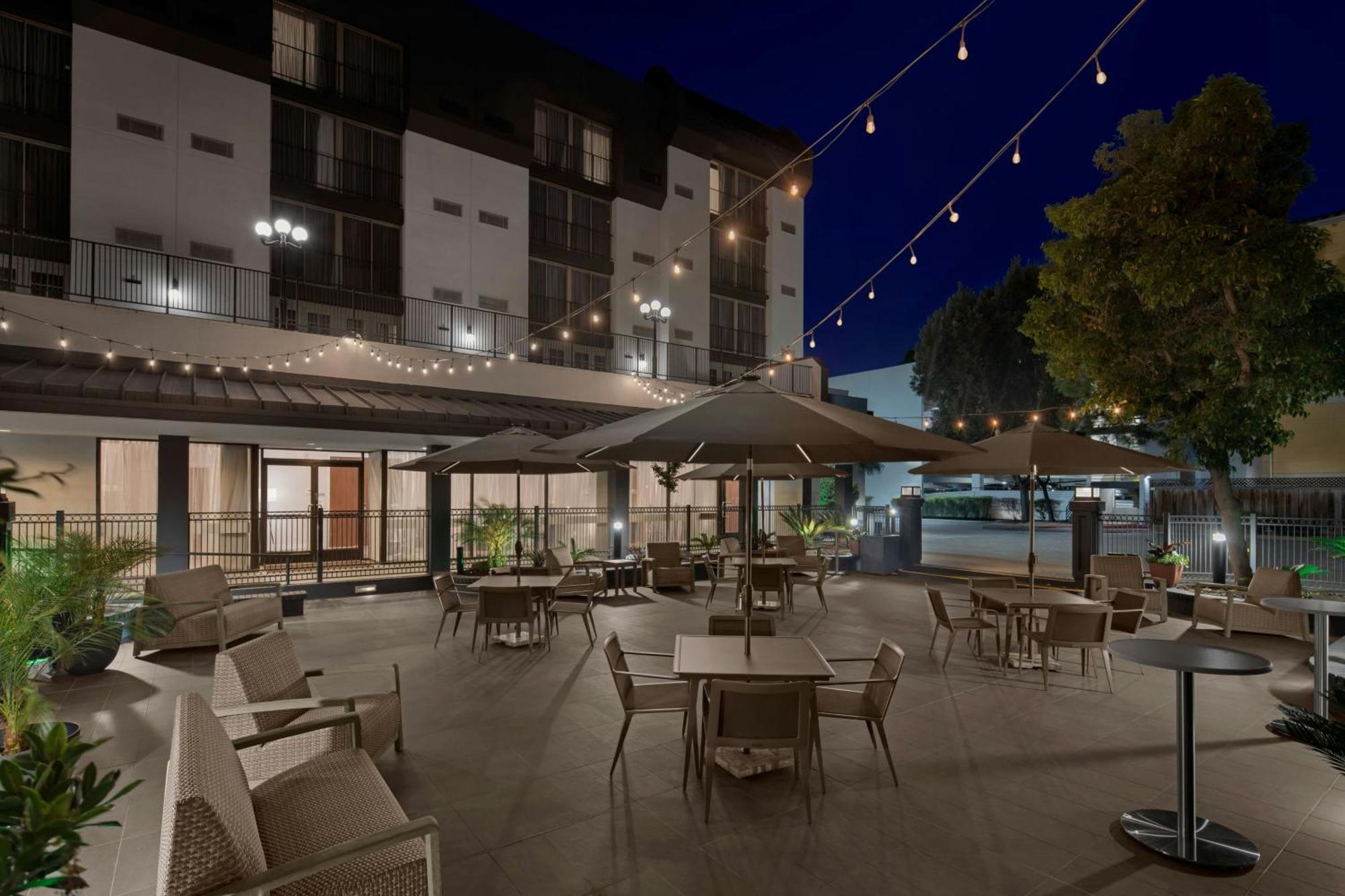 Courtyard San Jose Airport Hotel Exterior foto