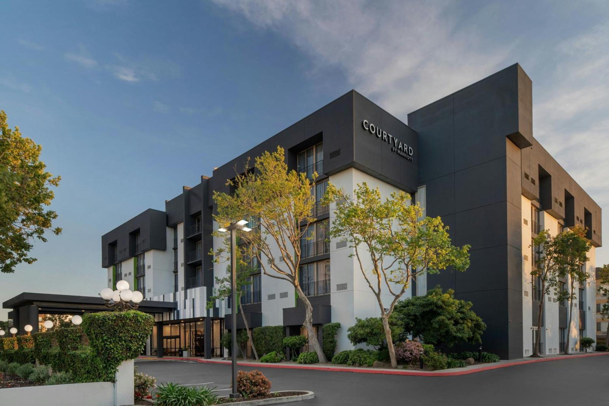 Courtyard San Jose Airport Hotel Exterior foto