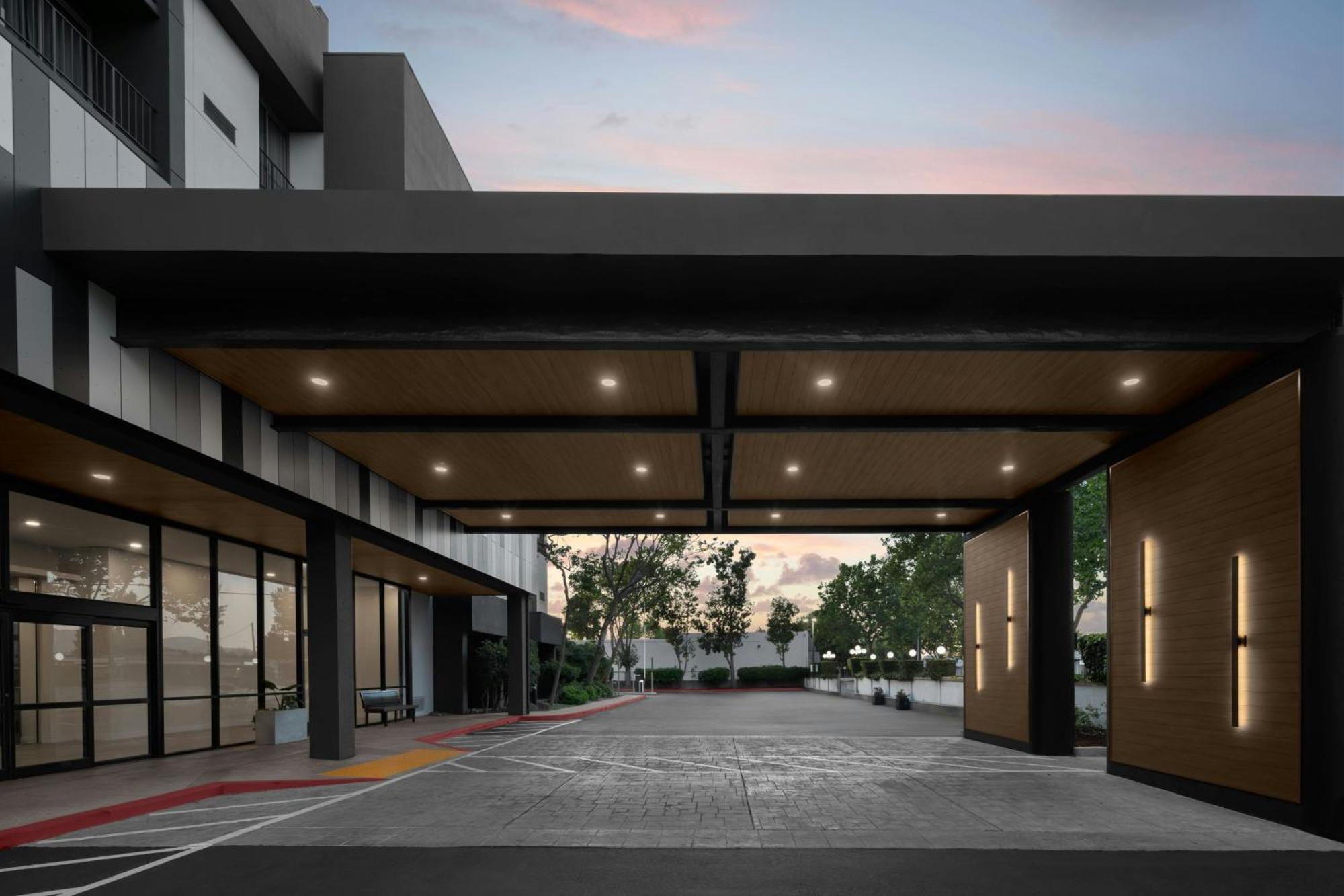 Courtyard San Jose Airport Hotel Exterior foto